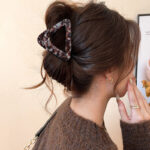4PCS Hollow Triangle Ponytail Hair Barrettes - Image 4