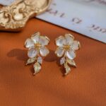 1PCS French-style delicate flower stud earrings - Image 5