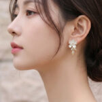 1PCS French-style delicate flower stud earrings - Image 4