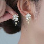 1PCS French-style delicate flower stud earrings - Image 3